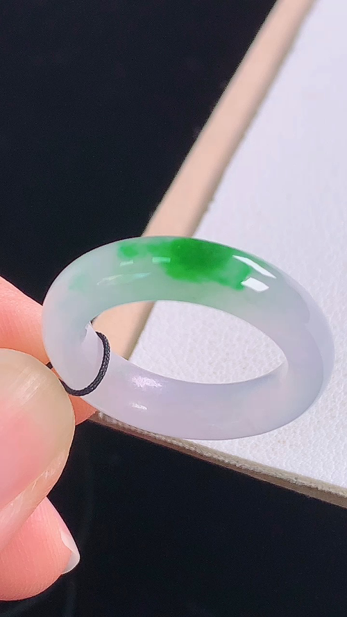 冰飘绿指环，无裂，尺寸:圈口13/16.6-5.3-3.6mm 9
