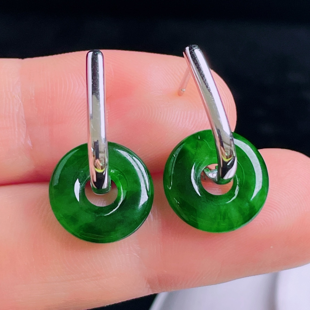 ️辣绿耳坠，18k镶嵌，老种起光，细底通透，尺寸：裸石12.8/2.9mm0913
