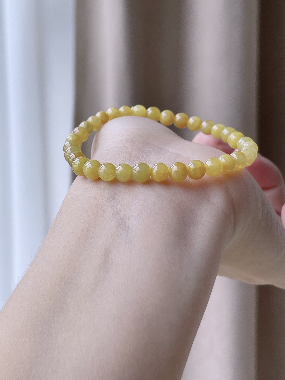 【珠子】冰黄翡手串圆珠珠子手串 【说明】缅甸 性比高 【尺寸】5.6-6mm 【重量】10克