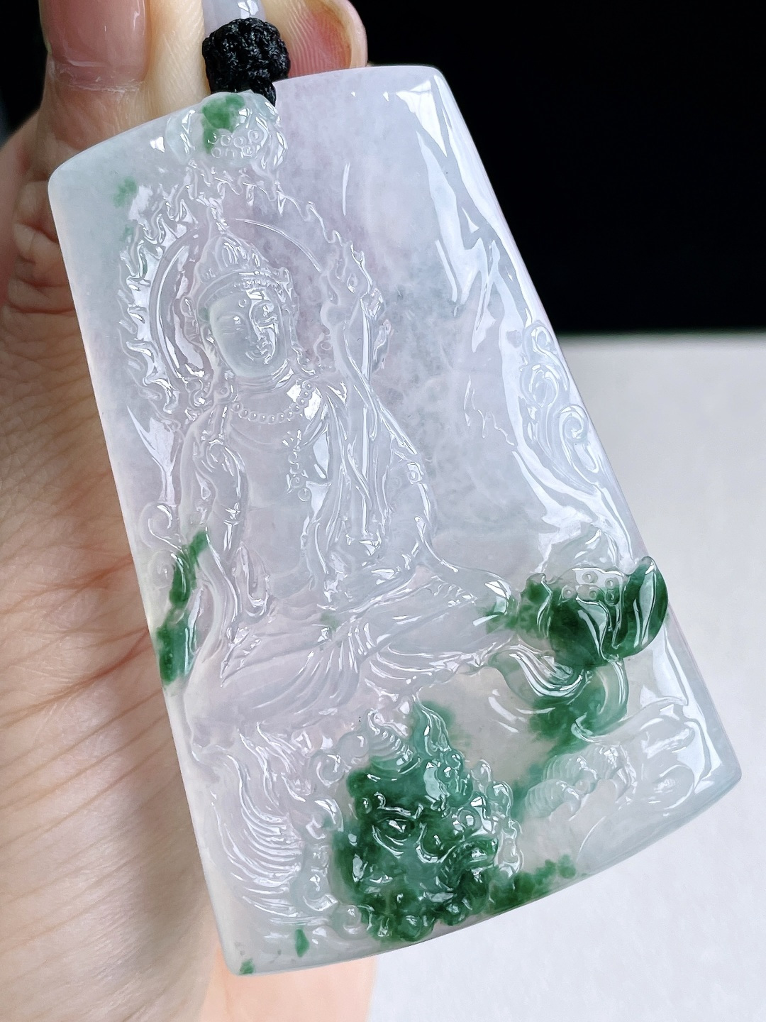 【裸石】冰飘绿花文殊观音牌吊坠 【说明】缅甸 无裂 性比高 飘花 【尺寸】69.2-45-5.6 【重量】40.6克