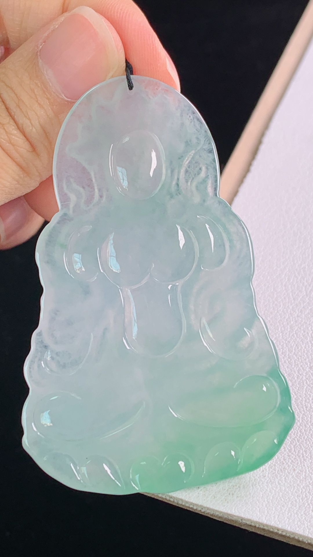 ️冰飘绿度母 翠色灵动，水润清爽，无裂 尺寸:61.4-40.0-5.3mm 10