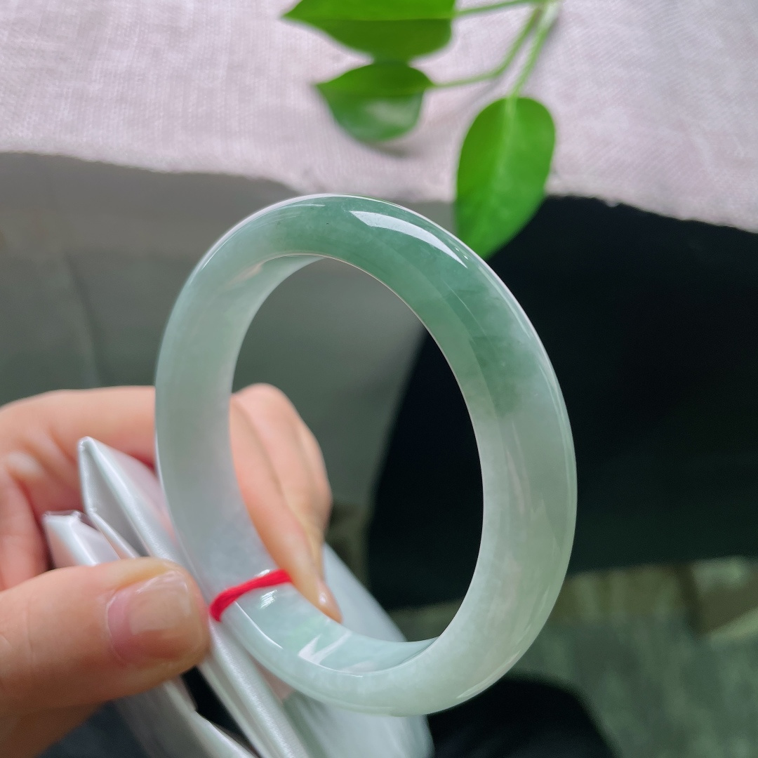 55.3/12.4/8.1，油青正圈，色线，种水清爽通透，自带温润胶感，经典正圈版型，上手清雅大方。ss59002a