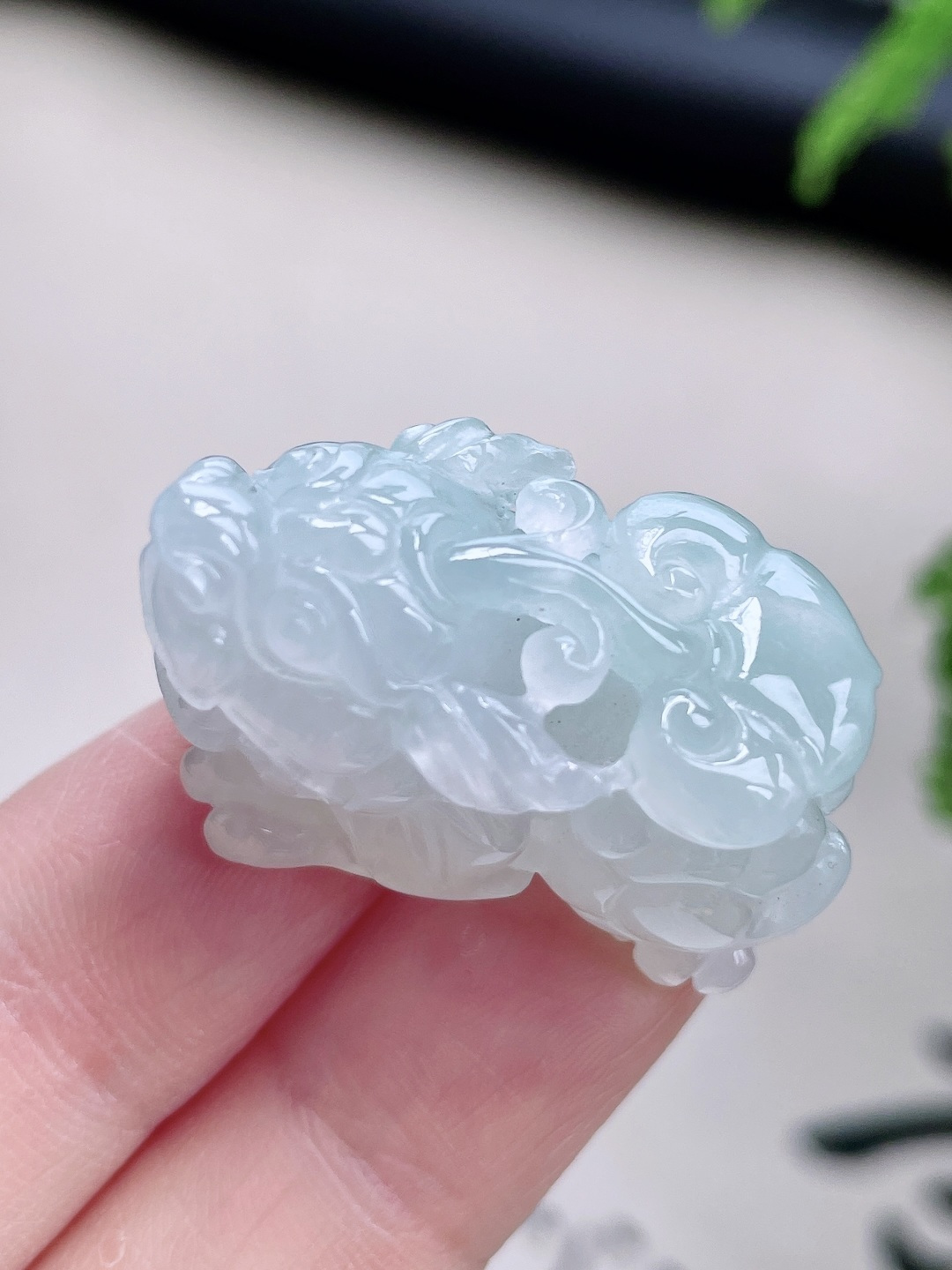 【裸石】冰糯种貔貅吊坠 【说明】缅甸 无裂 性比高 超厚手把件 【尺寸】33.5-16.3-19 