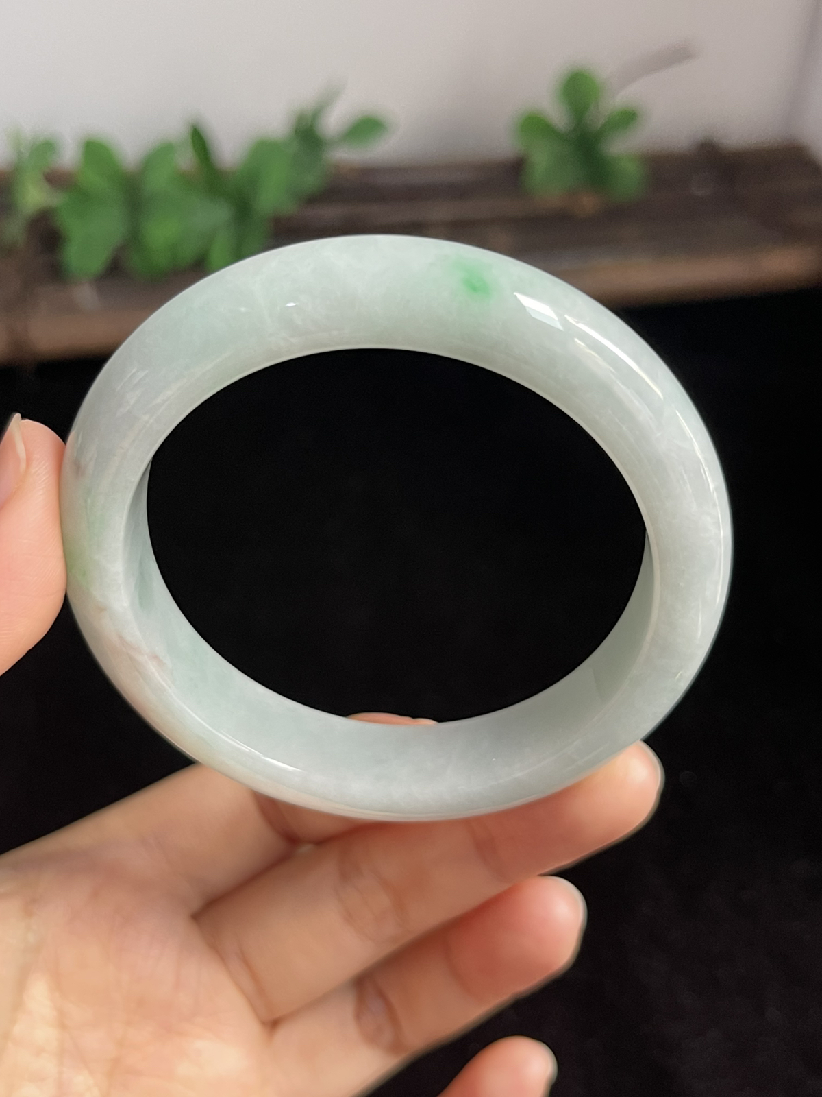 正圈53.5圈口，翡翠糯化种飘绿手镯
