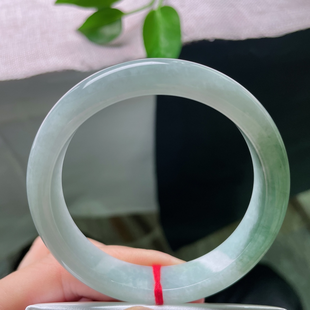 55.3/12.4/8.1，油青正圈，色线，种水清爽通透，自带温润胶感，经典正圈版型，上手清雅大方。ss59002a