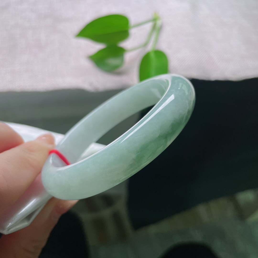 55.3/12.4/8.1，油青正圈，色线，种水清爽通透，自带温润胶感，经典正圈版型，上手清雅大方。ss59002a