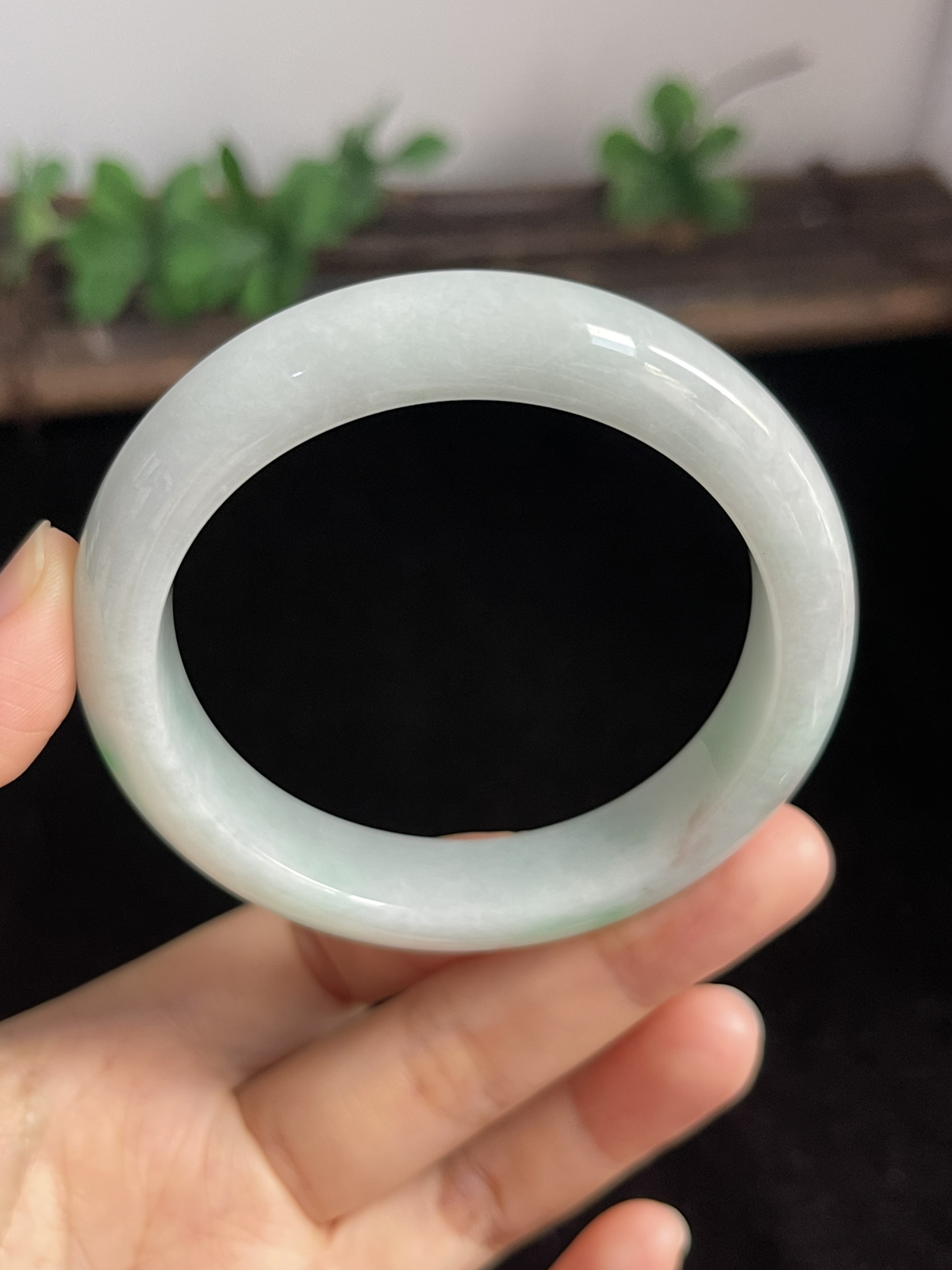 正圈53.5圈口，翡翠糯化种飘绿手镯