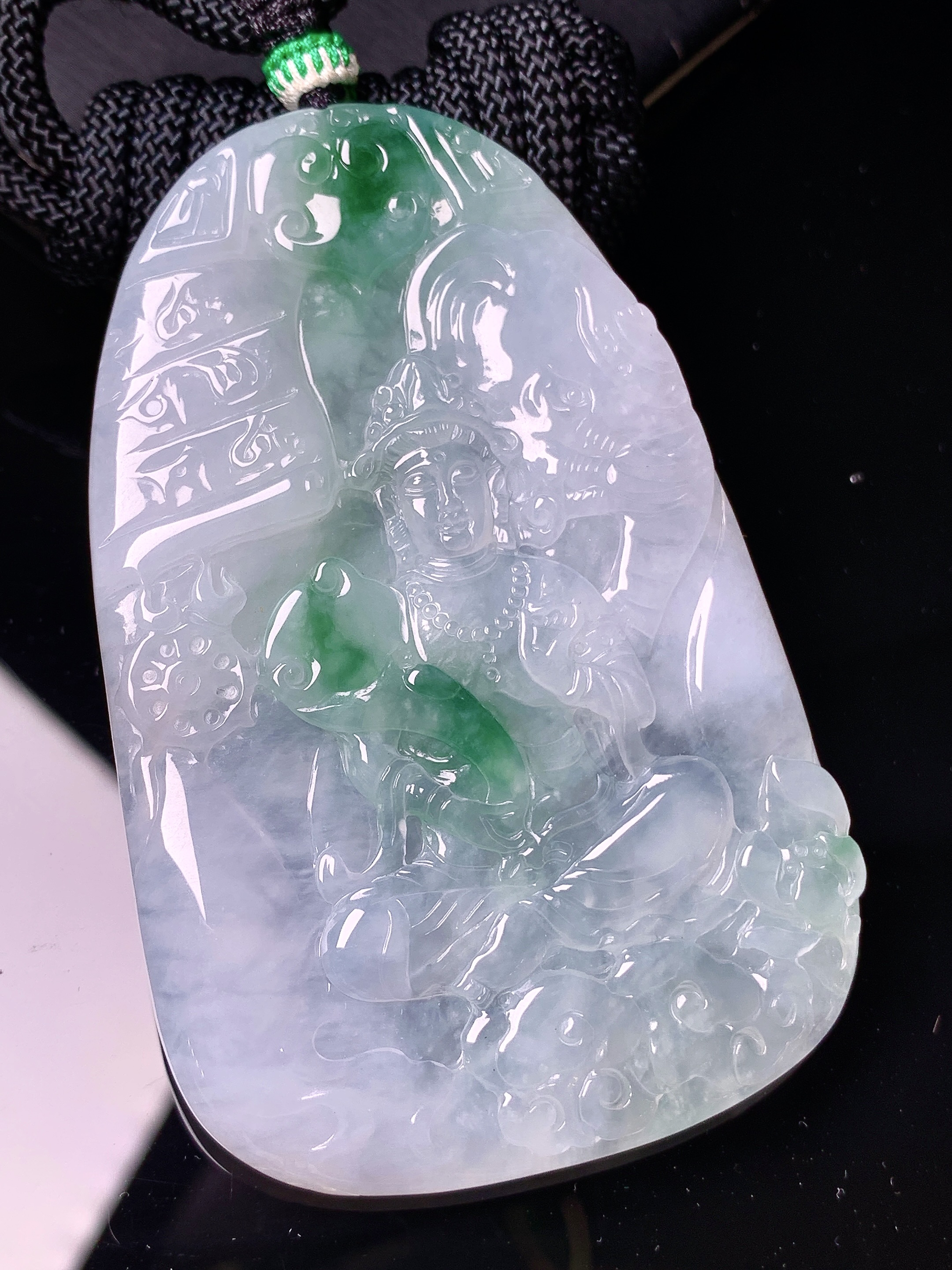 飘绿度母观音菩萨吊坠 玉质细腻 色泽艳丽清新 水润亮眼 整体尺寸71*45.8*5 a5