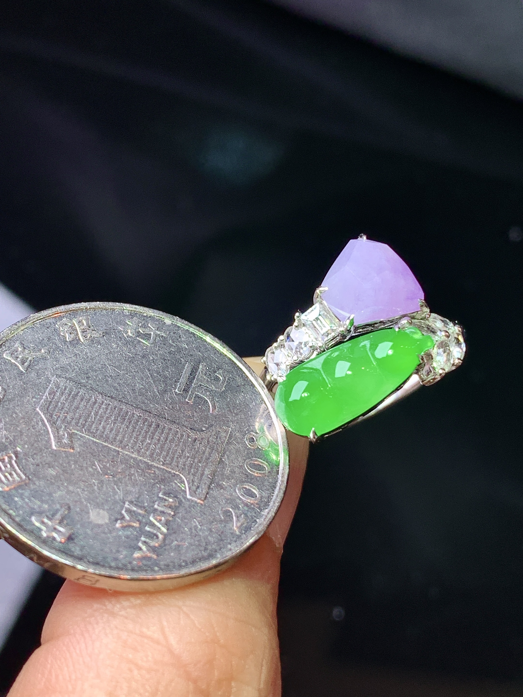 18k金钻镶嵌四季豆戒指 玉质细腻 色泽艳丽清新 水润亮眼 圈口14.5 裸石尺寸13*5.6*2.3 b6