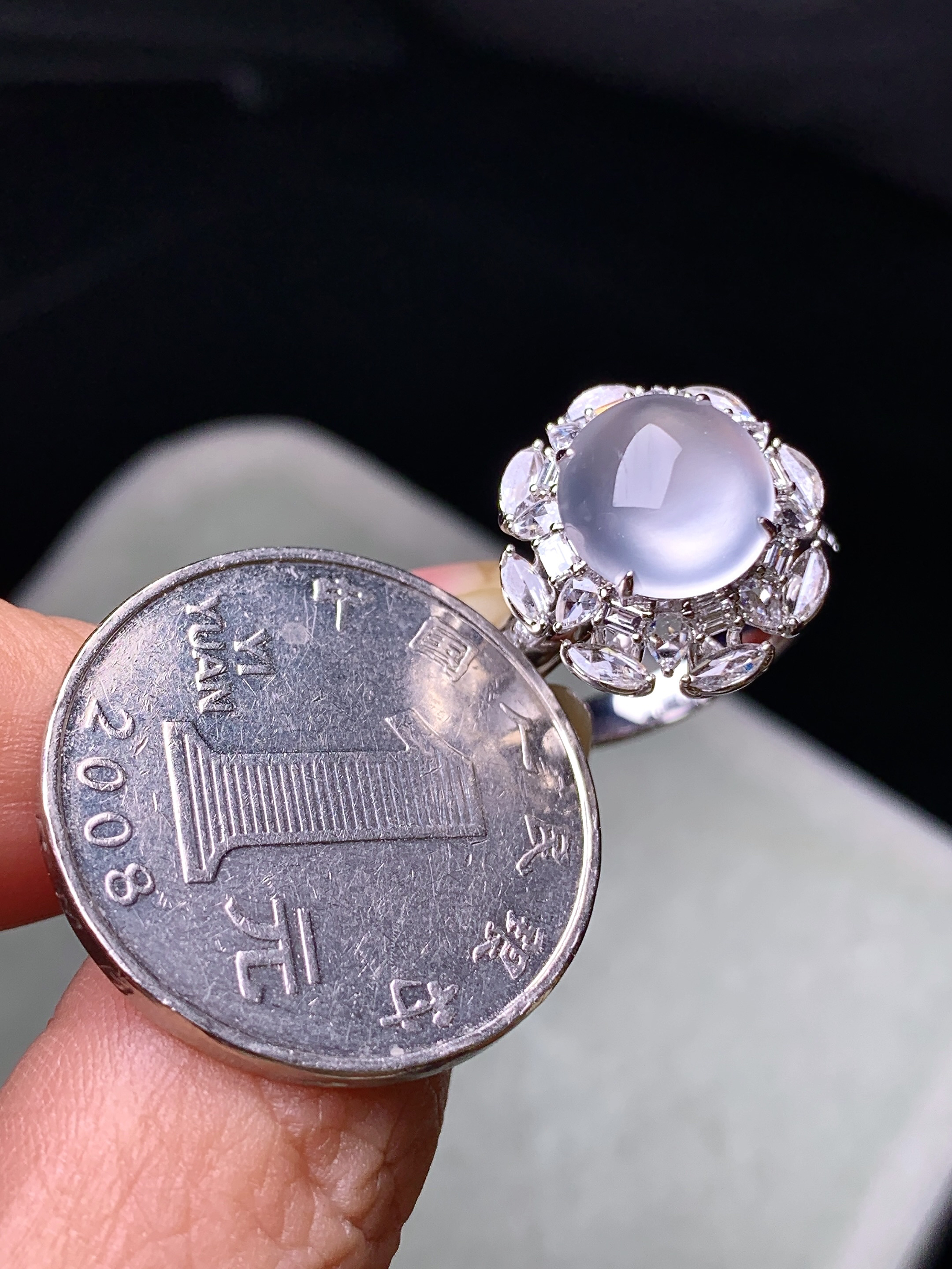 18k金钻镶嵌冰种蛋面戒指 玉质细腻 色泽艳丽清新 水润亮眼 圈口13.5 整体尺寸16*15.3*12 m7