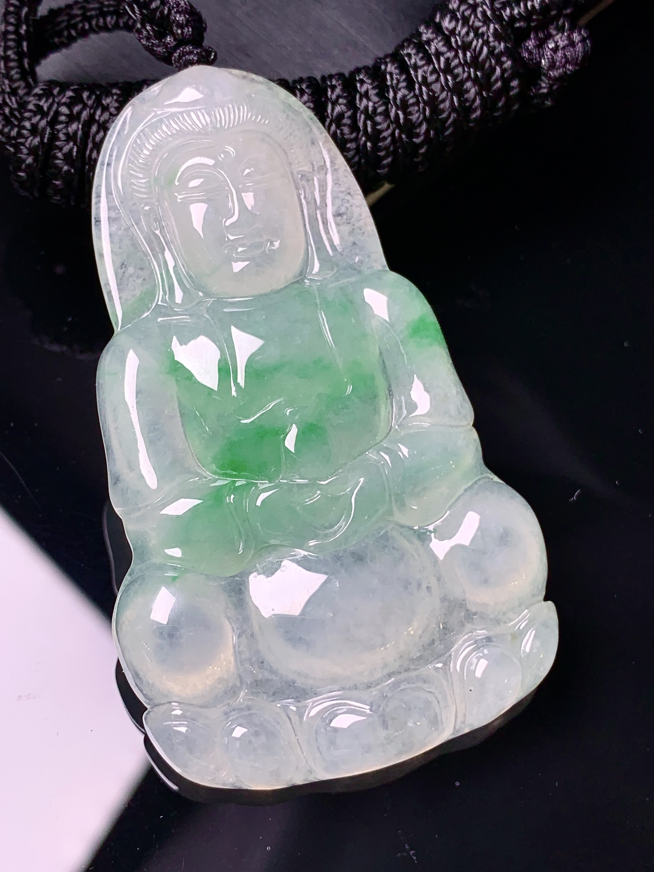 飘绿观音菩萨吊坠 玉质细腻 色泽艳丽清新 水润亮眼 整体尺寸57.6*34.6*5.8 x3