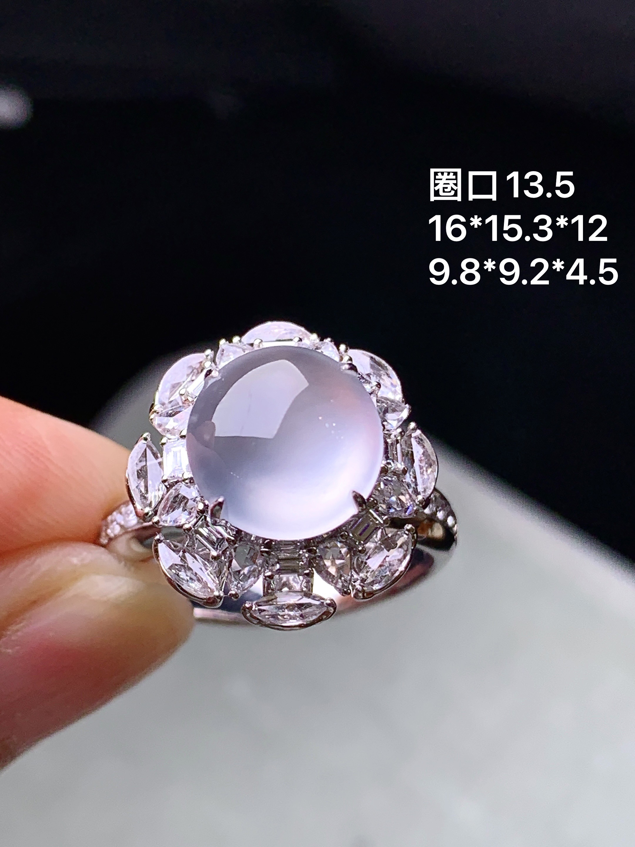 18k金钻镶嵌冰种蛋面戒指 玉质细腻 色泽艳丽清新 水润亮眼 圈口13.5 整体尺寸16*15.3*12 m7