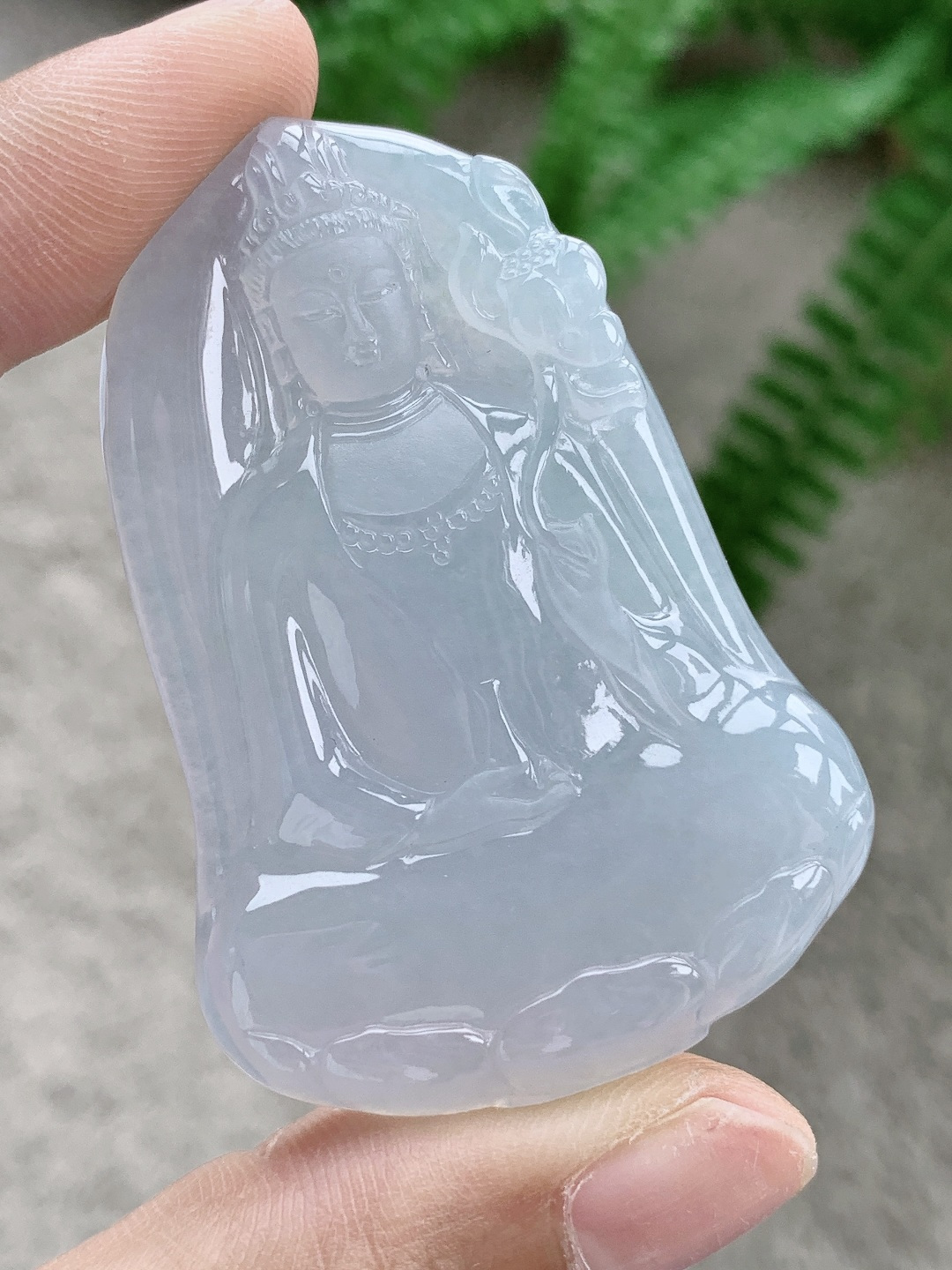 【裸石】冰紫底大势至观音持莲观音吊坠 【说明】缅甸 性比高 无裂 厚装 一刀切 【尺寸】55-37.7-6.1 【重量】25.4克