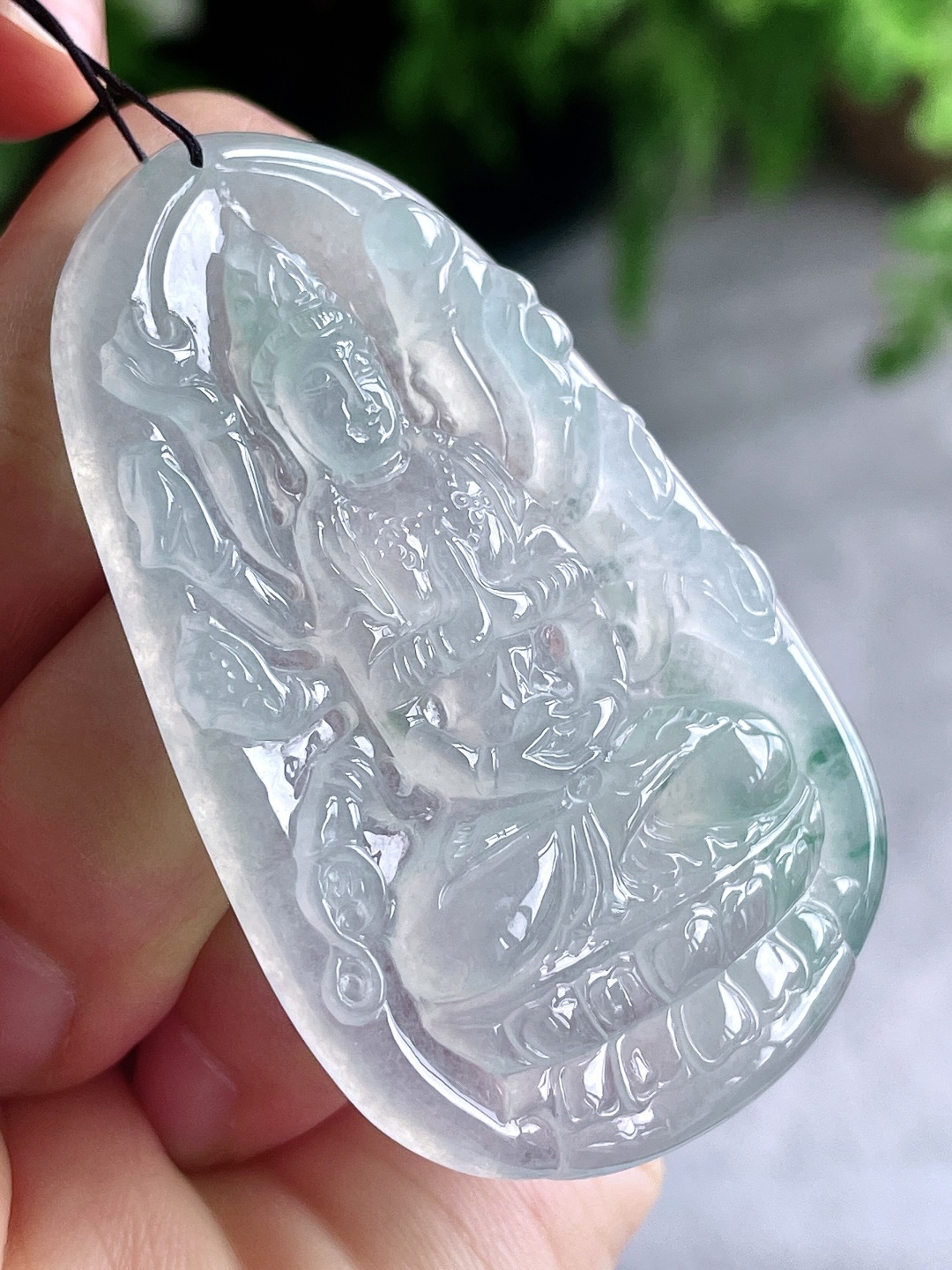 【裸石】冰种飘花观音千手观音牌子吊坠 【说明】缅甸 无裂 性比高 厚装 【尺寸】59.8-37.3-6 【重量】24克