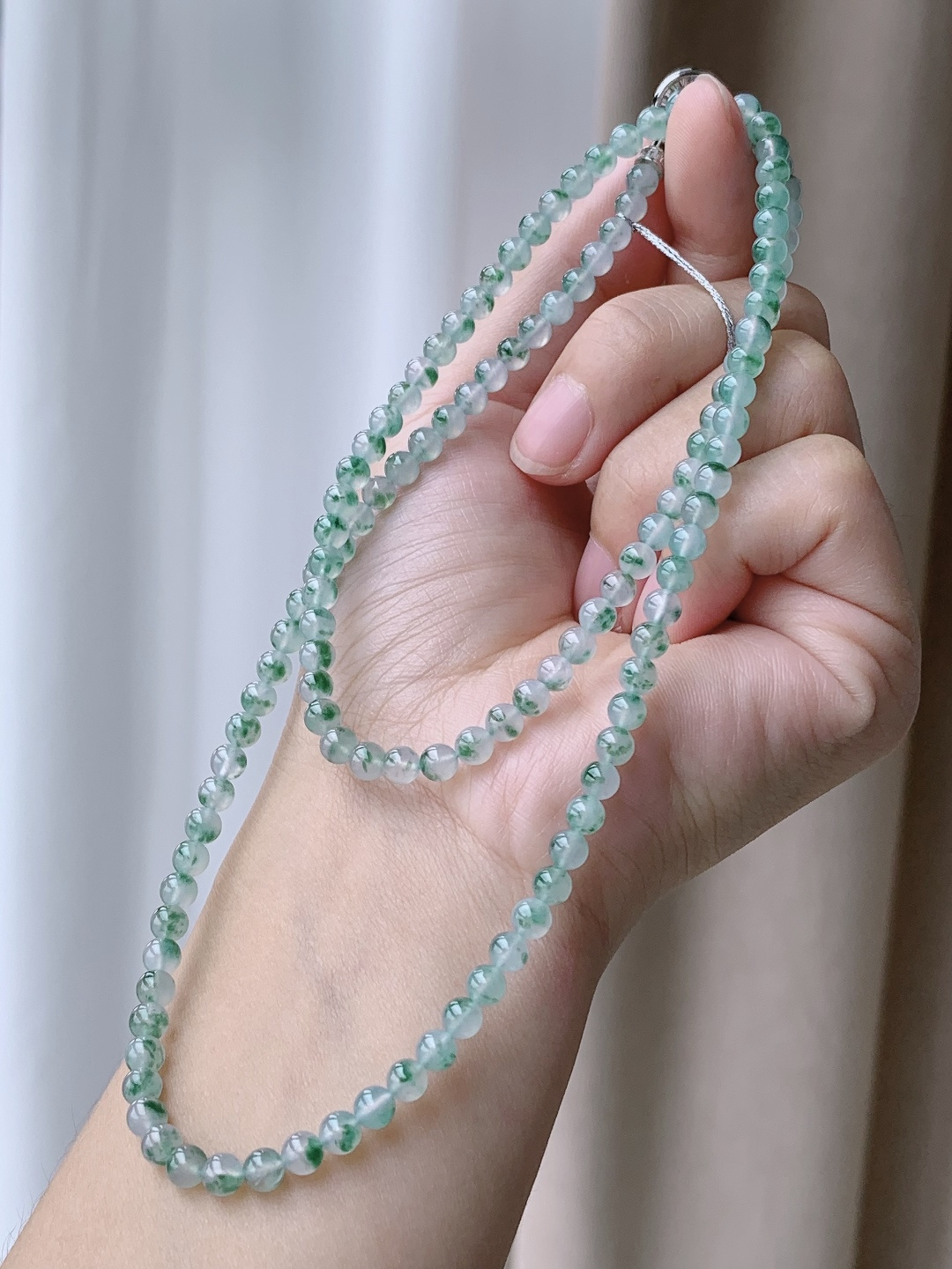【珠子】冰飘花珠链圆珠珠子珠串长串 【说明】缅甸 性比高 【尺寸】4.5mm 30cm 【重量】23.6克