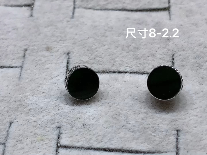 ️ 18K 墨翠圆无事牌耳钉 无裂 尺寸，8-2.2