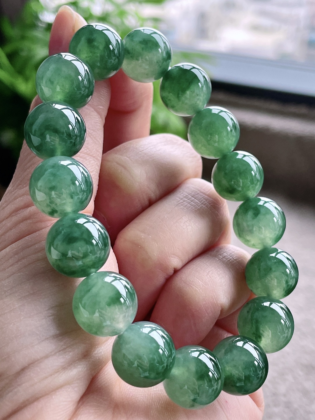【珠子】冰种飘花手串圆珠珠子手串 【说明】缅甸 性比高 【尺寸】13mm 【重量】60.6克
