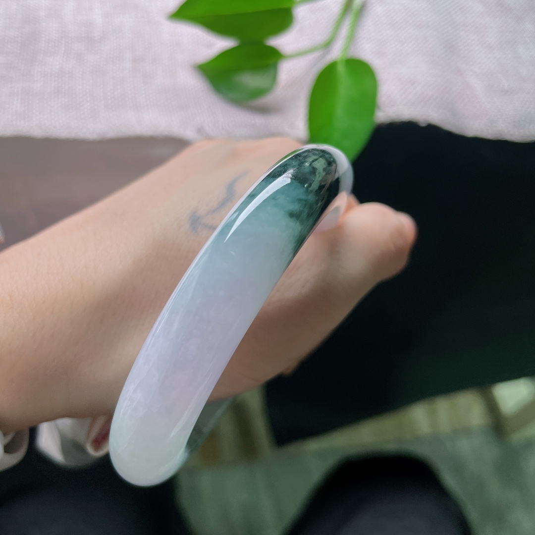 59/13/10.8，飘花正圈，皮纹，飘逸的飘花随性散落在紫底之上，花型舒展自然，如同水墨落笔，写意又鲜活。ss59029a