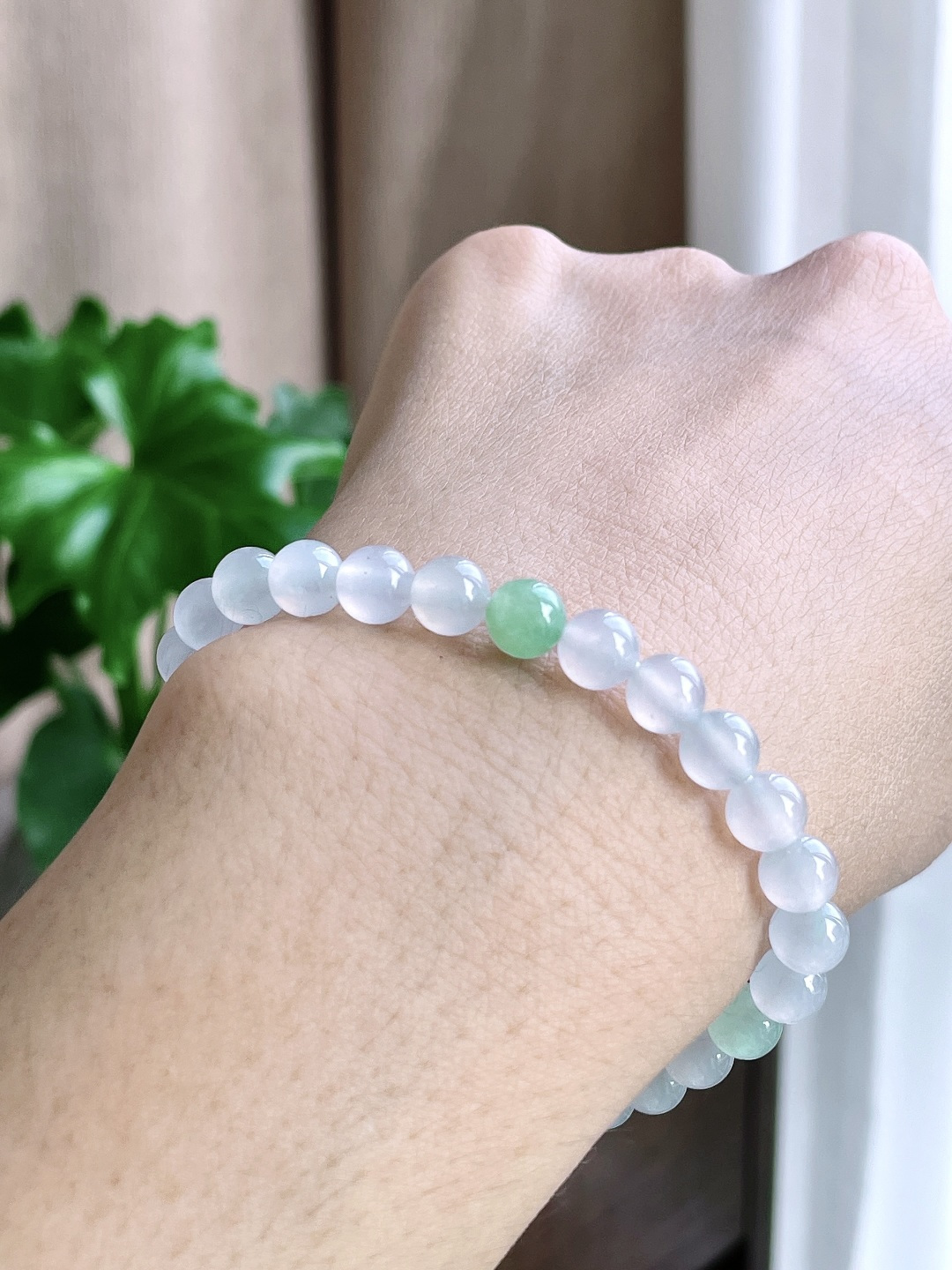 【珠子】冰双彩手串圆珠珠子手串 【说明】缅甸 性比高 白冰 【尺寸】6.6mm 【重量】15克