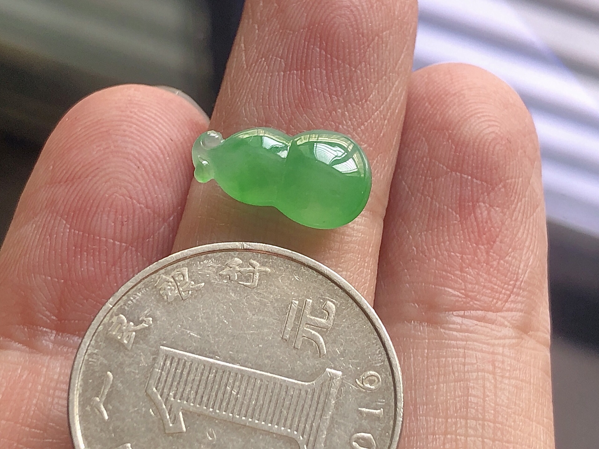 ️ 冰种阳绿葫芦， 色泽艳阳，通透水润，玉质细腻，夺目迷人，镶嵌效果，品相，无裂，尺寸14.5*8.1*5