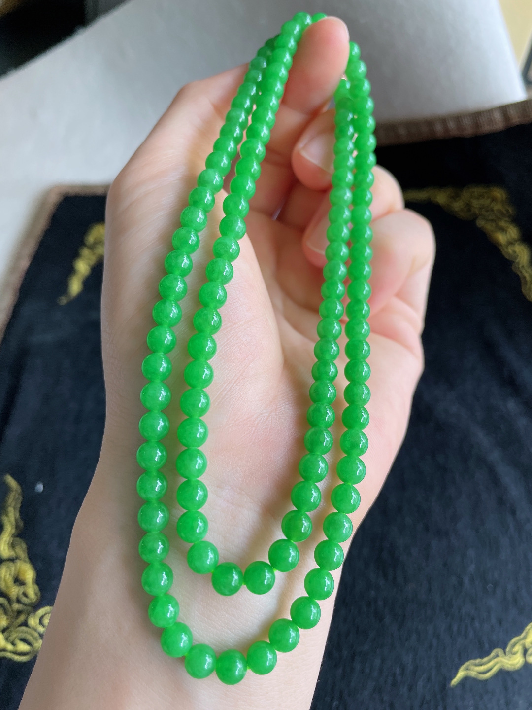 ️，缅甸天然翡翠A货，老坑冰满绿项链，尺寸：5.2mm116颗。【编2739】