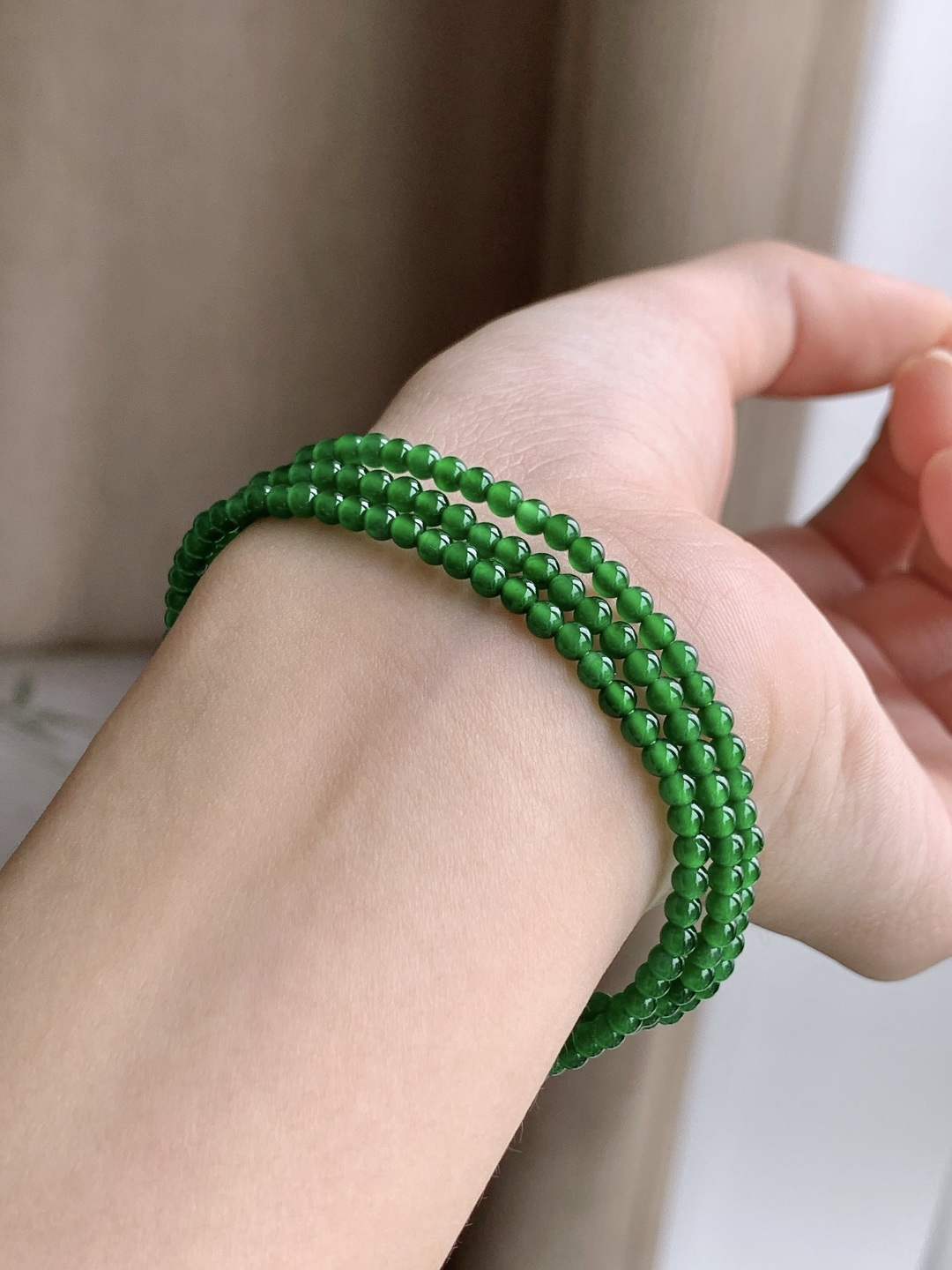 【珠子】冰辣绿珠链圆珠子珠链 【说明】 性比高 【尺寸】3mm，27cm 【重量】10.4克