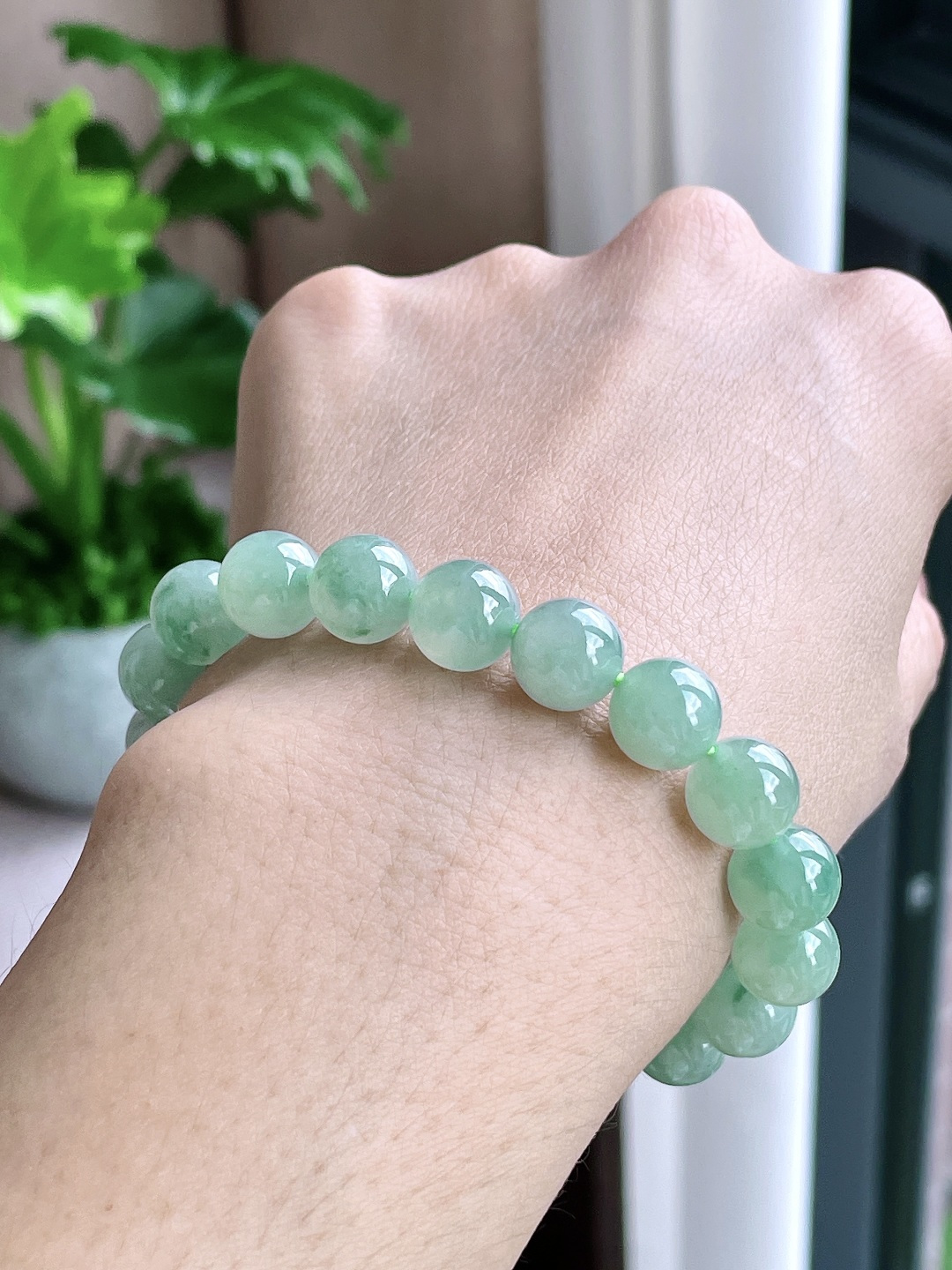 【珠子】冰晴水手串圆珠珠子手串 【说明】缅甸 性比高 【尺寸】10mm 【重量】33.2克
