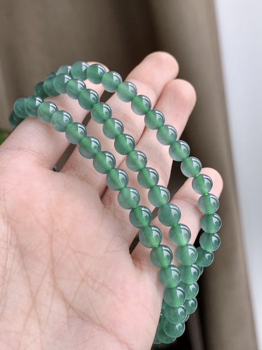 【珠子】冰晴绿珠链圆珠子珠链 【说明】 性比高 老蓝水 【尺寸】6.3mm，34cm 【重量】50.4克