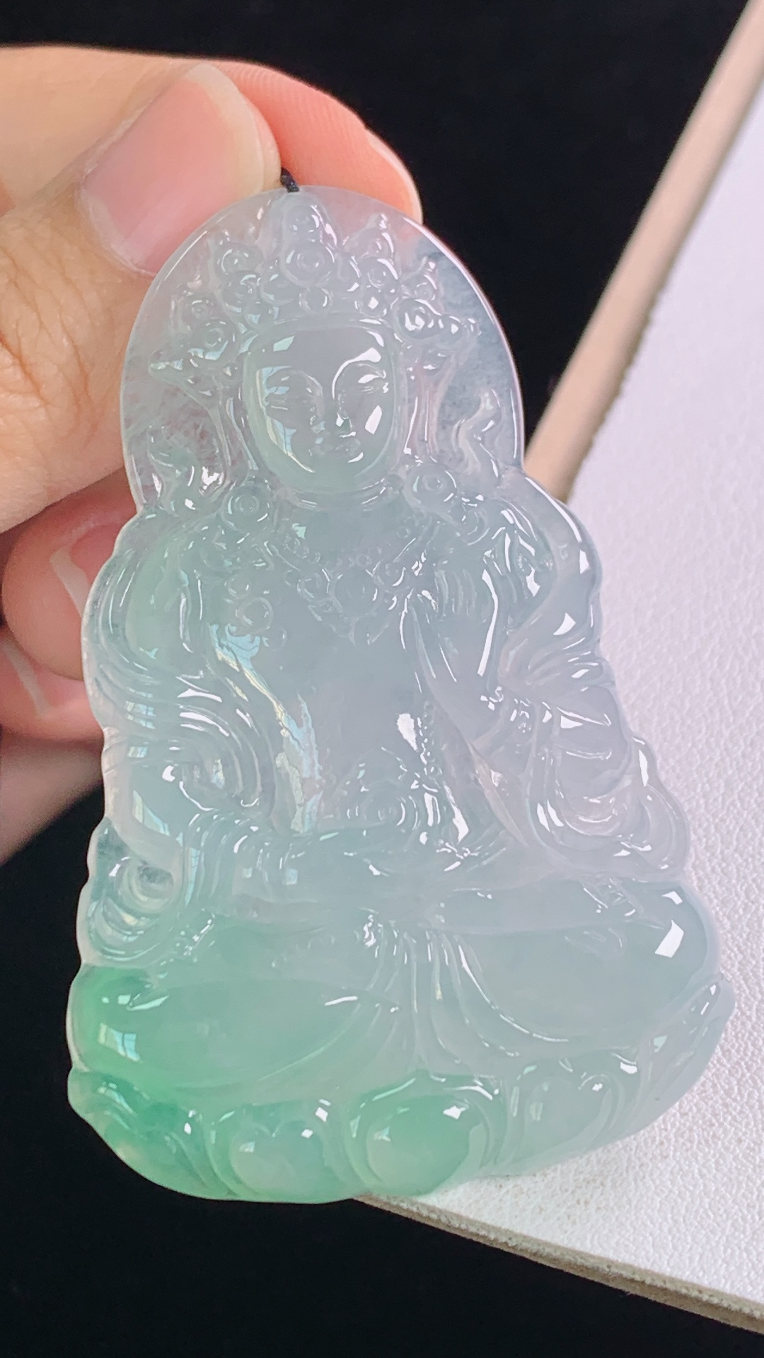 ️冰飘绿度母 翠色灵动，水润清爽，无裂 尺寸:61.4-40.0-5.3mm 10