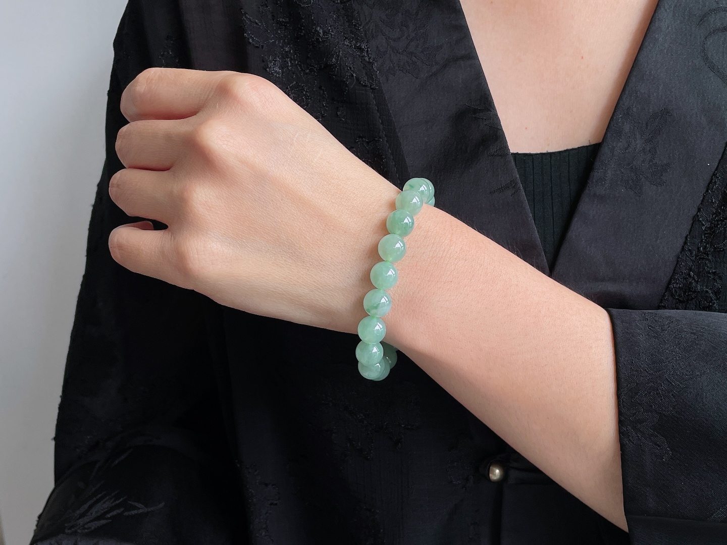 【珠子】冰晴水手串圆珠珠子手串 【说明】缅甸 性比高 【尺寸】10mm 【重量】33.2克