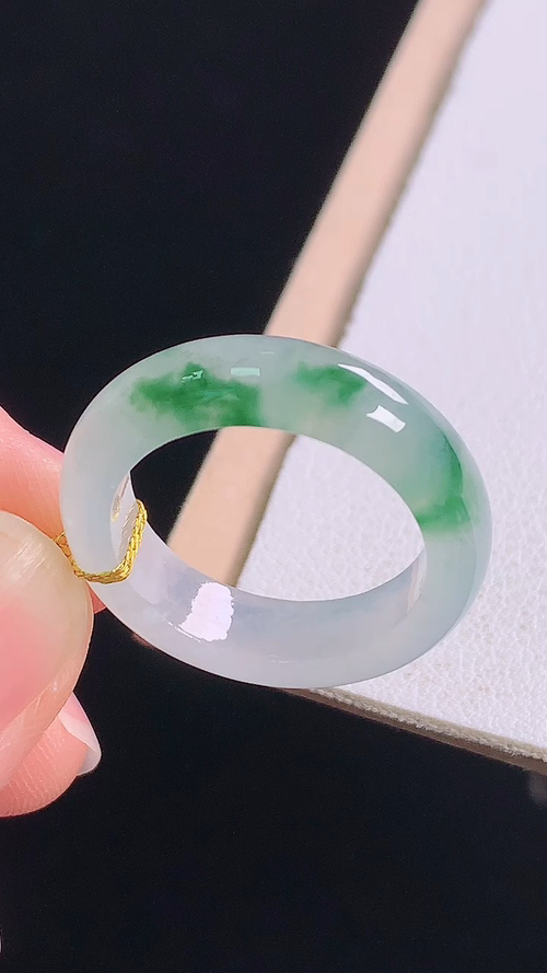 ️冰飘绿指环，无裂，尺寸:圈口15/17.7-5.4-3.1mm 9