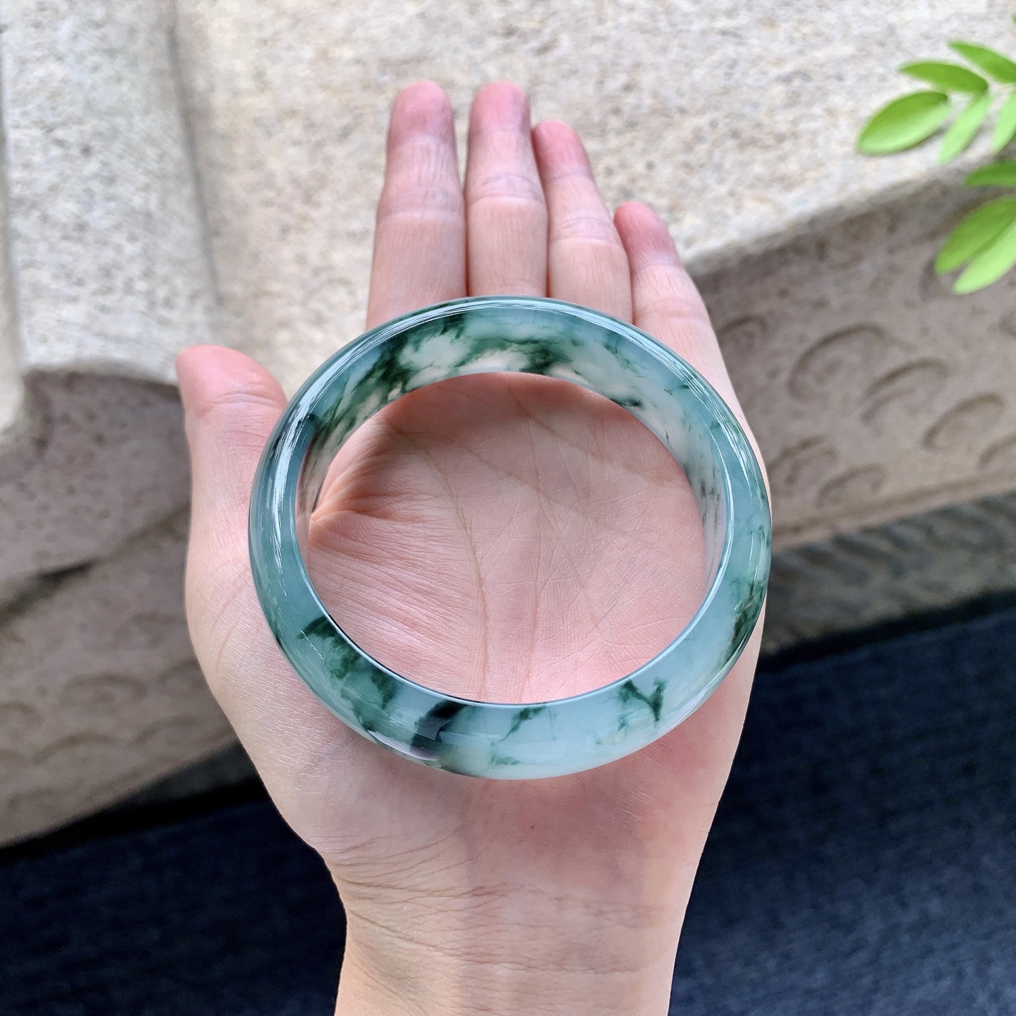 正圈58 59 圈口59/15.3/7 编码WW091404 糯冰飘花，宽版，水润，种老，细腻，打灯有纹线
