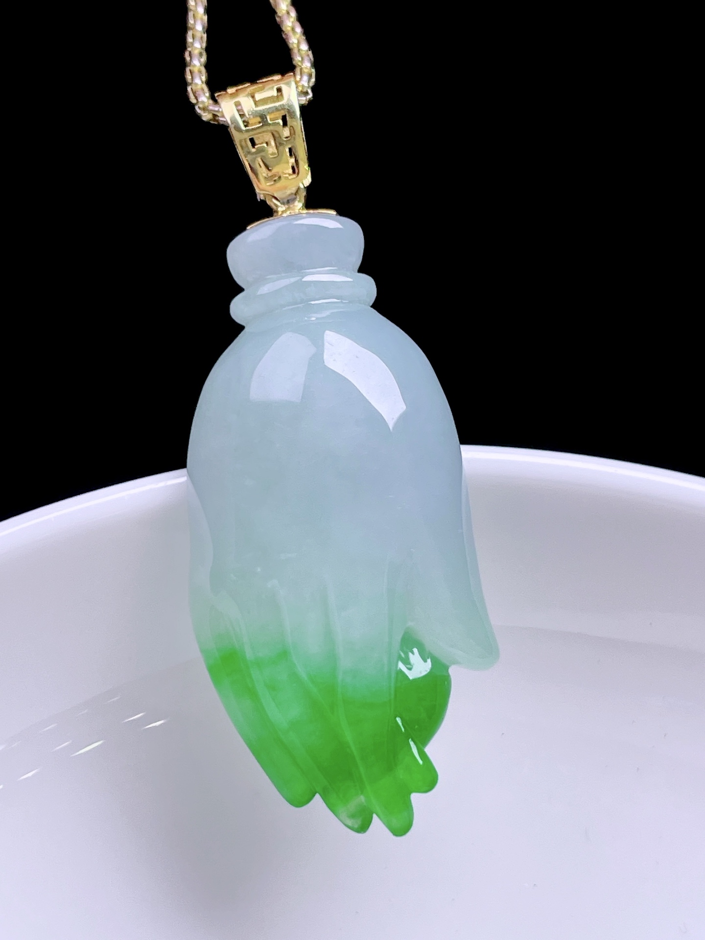 ️ 冰飘绿花掌上明珠 花色灵动，种老水润，18k金镶嵌 整体：42.2 裸石：34/15.6/8.7