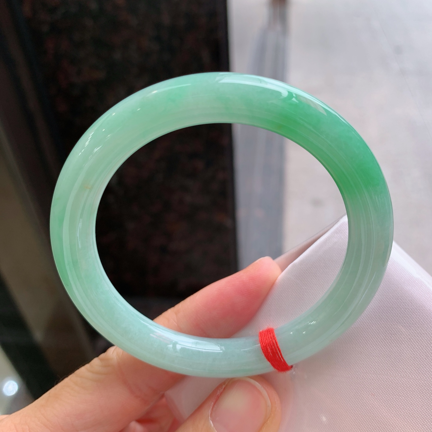 圆条飘绿 无裂 尺寸：56/9.2 细腻