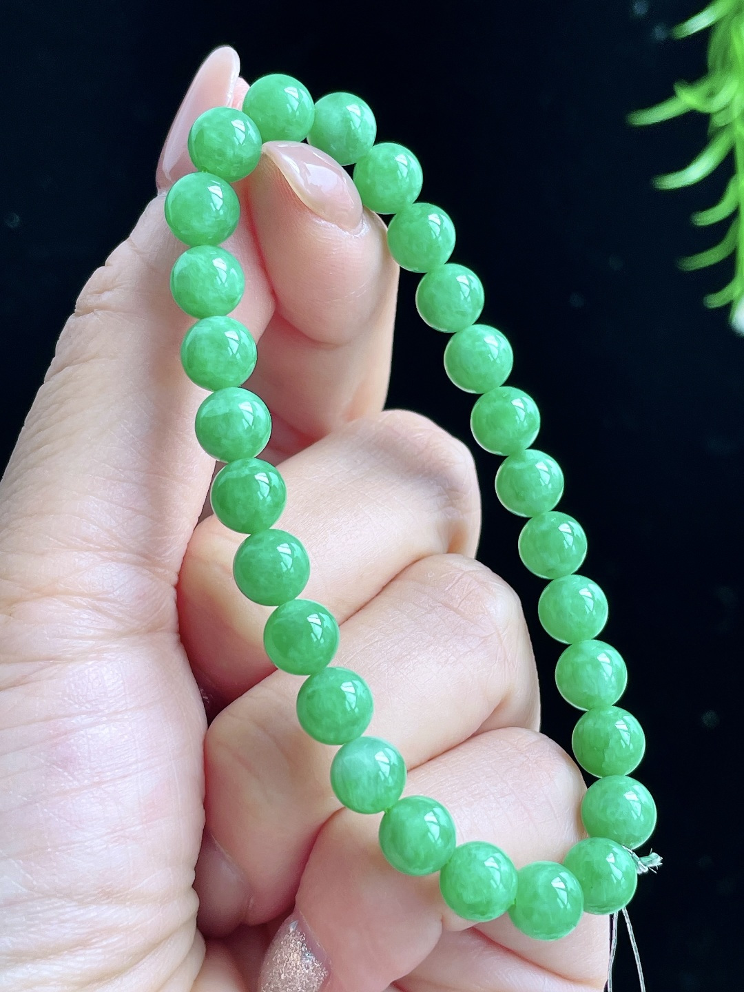 【珠子】阳绿手链圆珠珠子手链 【说明】缅甸 性比高 【尺寸】7mm 【重量】15.6克