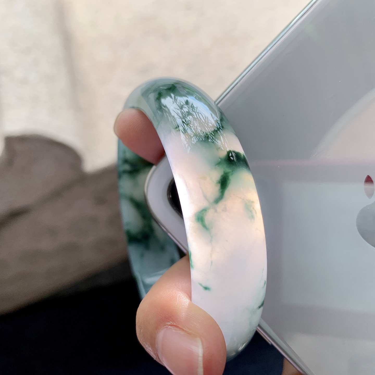 正圈58 59 圈口59/15.3/7 编码WW091404 糯冰飘花，宽版，水润，种老，细腻，打灯有纹线