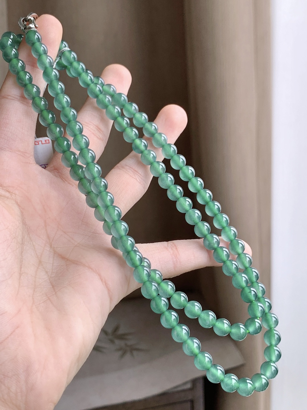 【珠子】冰晴绿珠链圆珠子珠链 【说明】 性比高 老蓝水 【尺寸】6.3mm，34cm 【重量】50.4克