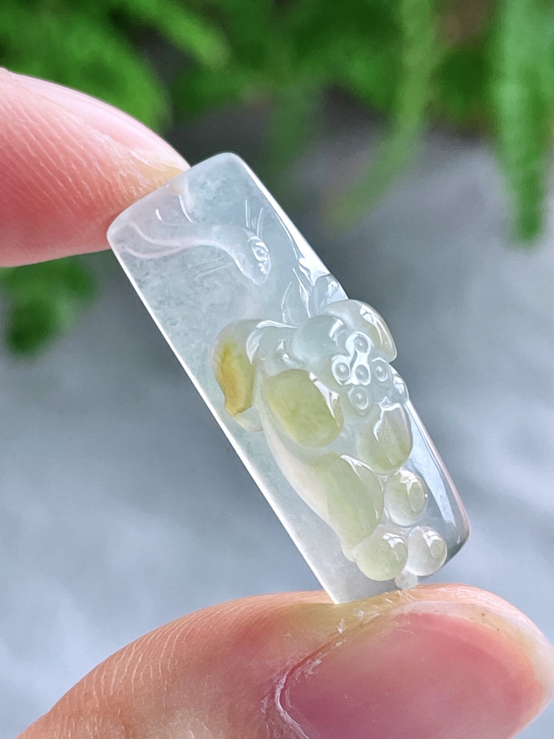【裸石】冰飘黄翡荷花金鱼年年有余手牌 【说明】缅甸 无裂 性比高 厚装 【尺寸】29.5-10.3-9.8 【重量】4.2克