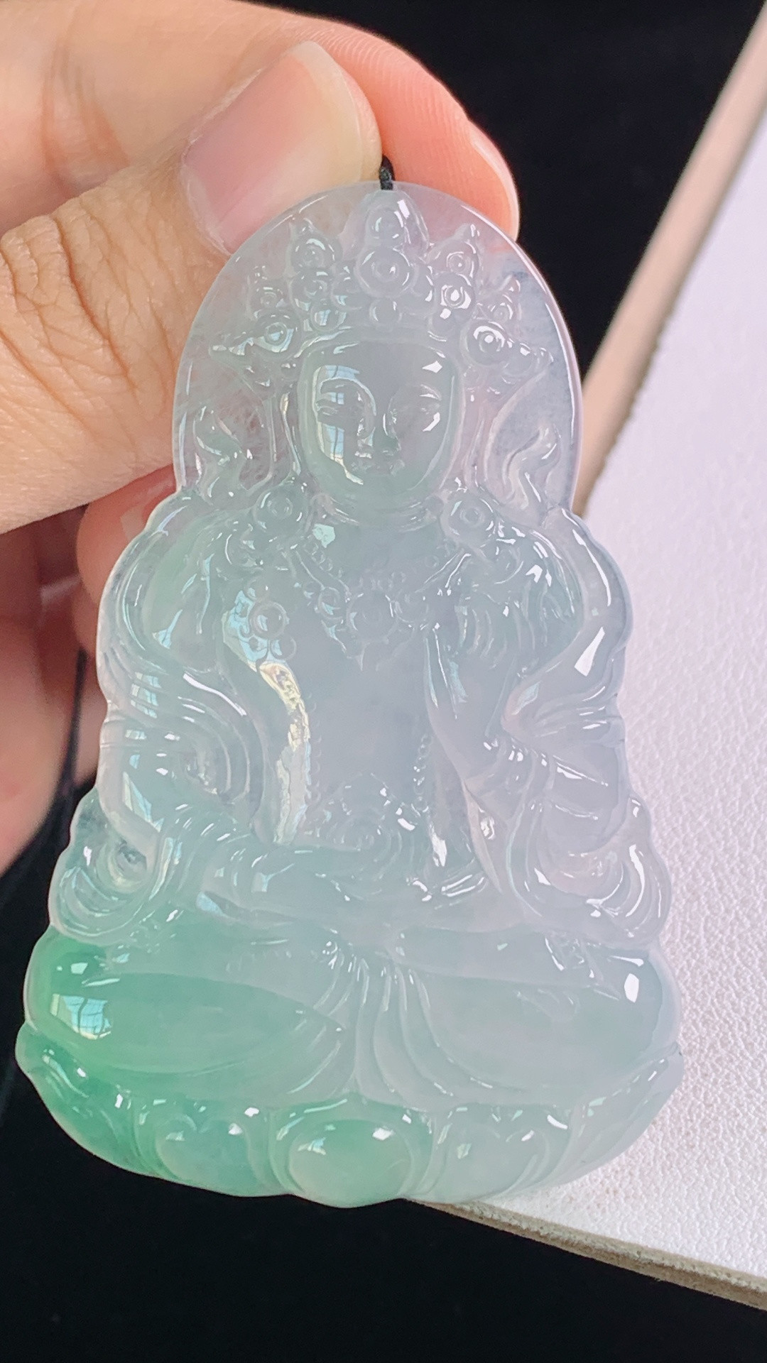 ️冰飘绿度母 翠色灵动，水润清爽，无裂 尺寸:61.4-40.0-5.3mm 10