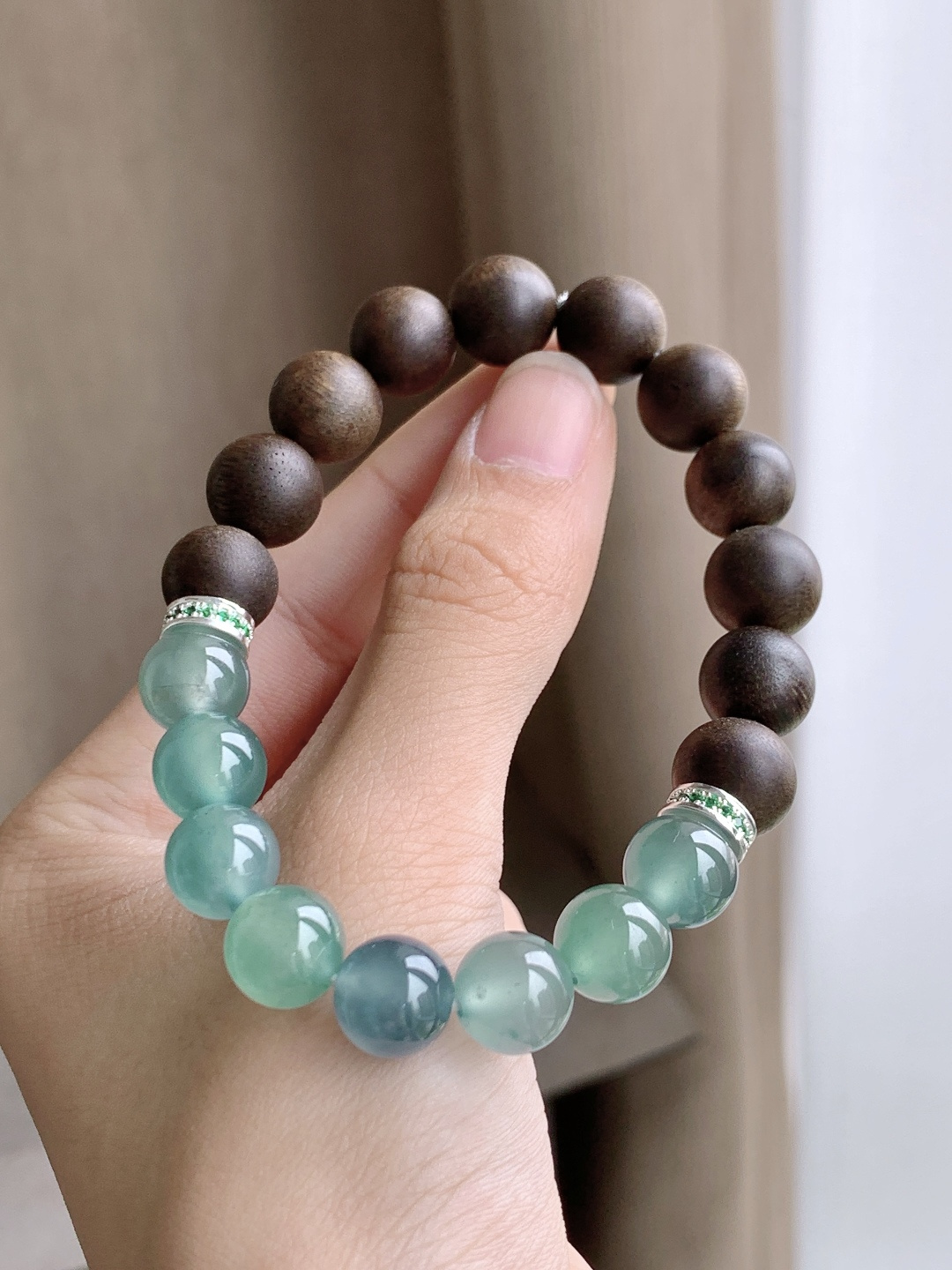 【珠子】冰晴绿手串圆珠子手串 【说明】 性比高 老蓝水 【尺寸】9.6mm 【重量】22.3克
