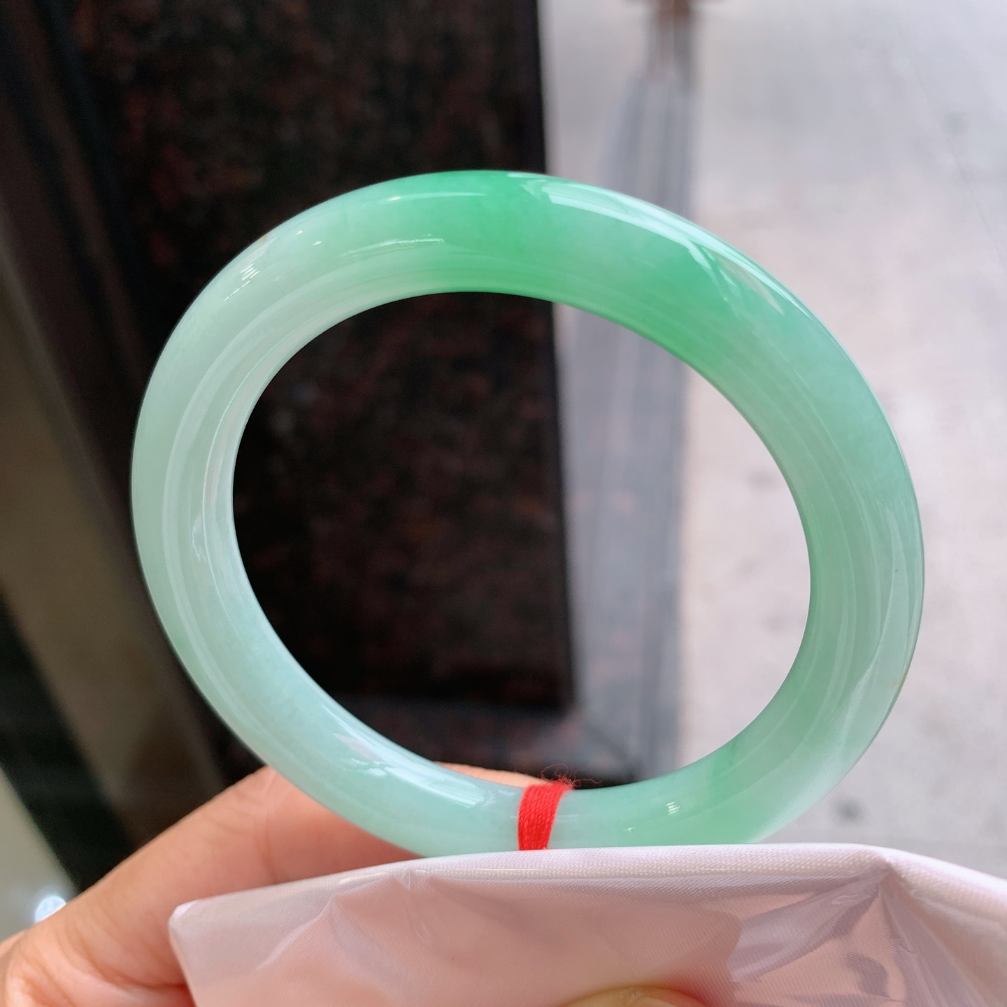 圆条飘绿 无裂 尺寸：56/9.2 细腻
