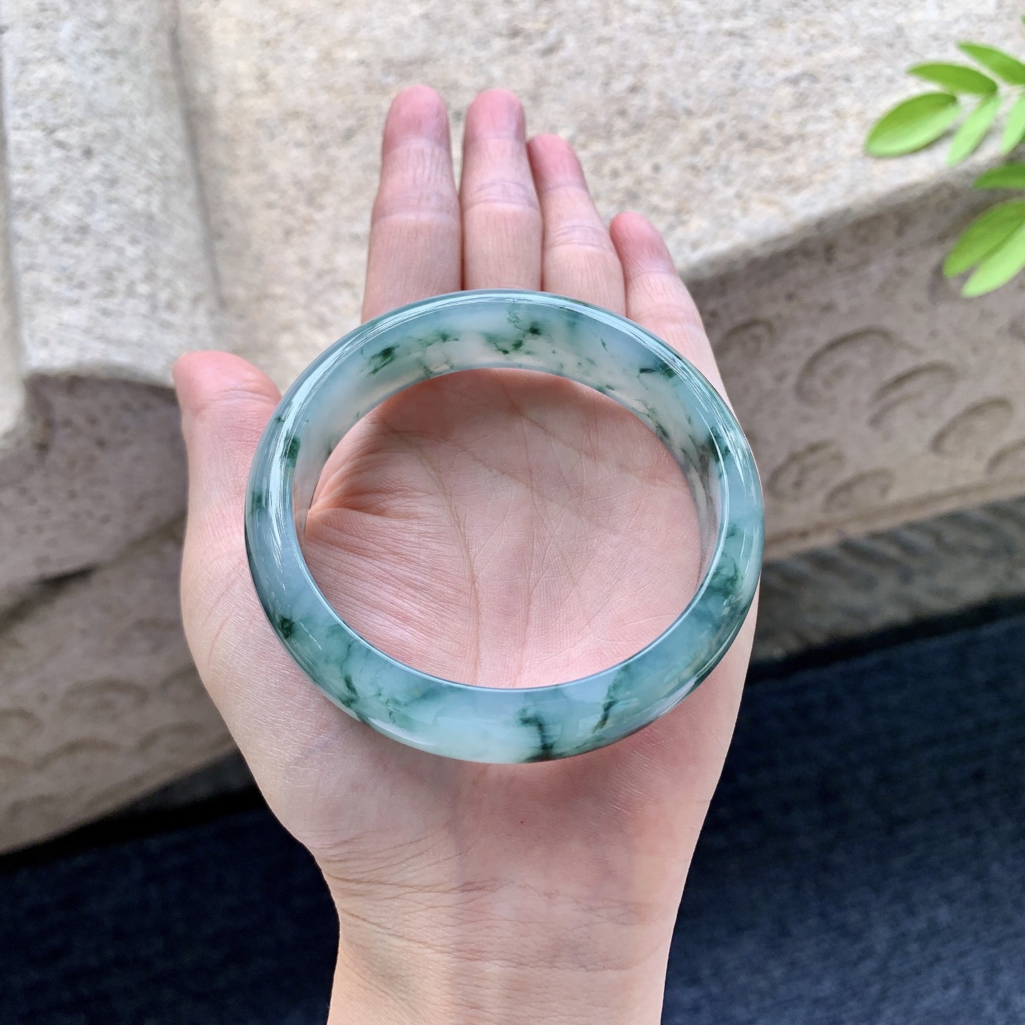 正圈58 59 圈口59/15.3/7 编码WW091404 糯冰飘花，宽版，水润，种老，细腻，打灯有纹线