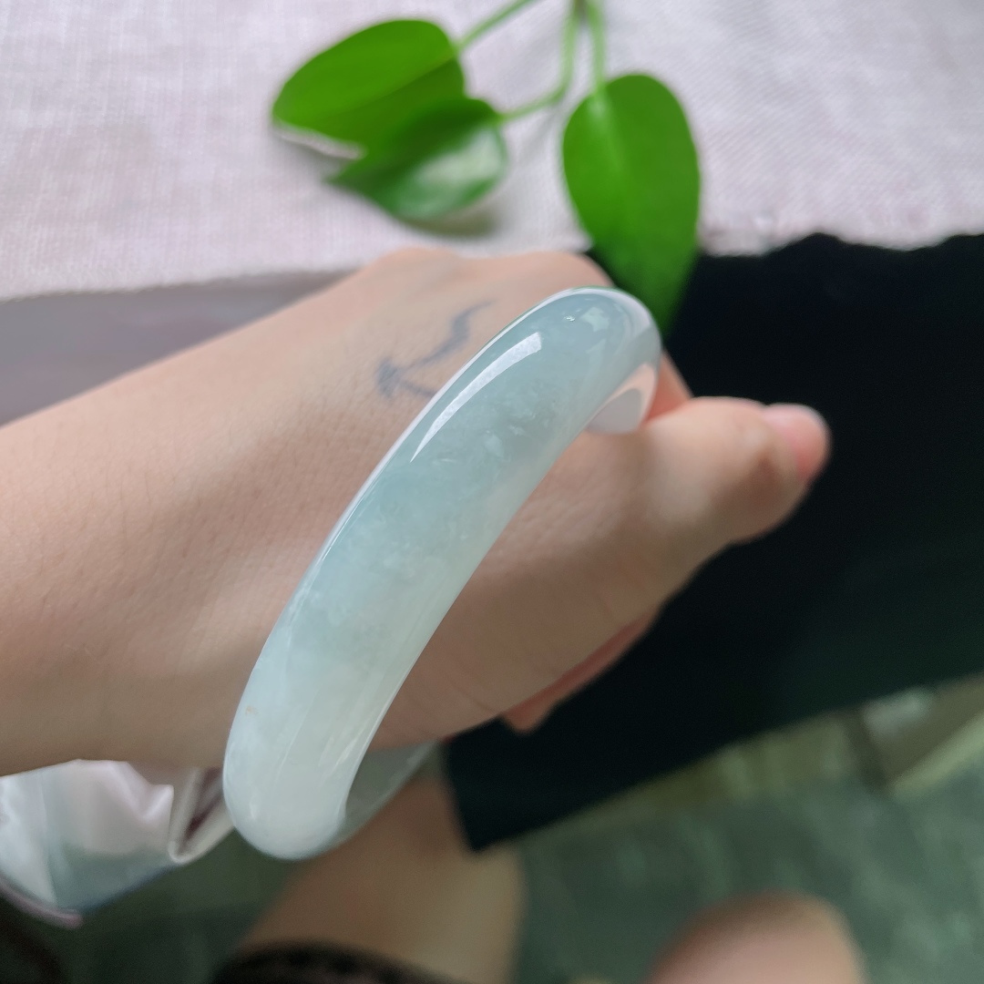 54.2/11.8/8.2，蓝底正圈，棉团，洒金，如同雨后山间晴湖，清浅素雅，自带安静治愈的清冷意境。ss58836a