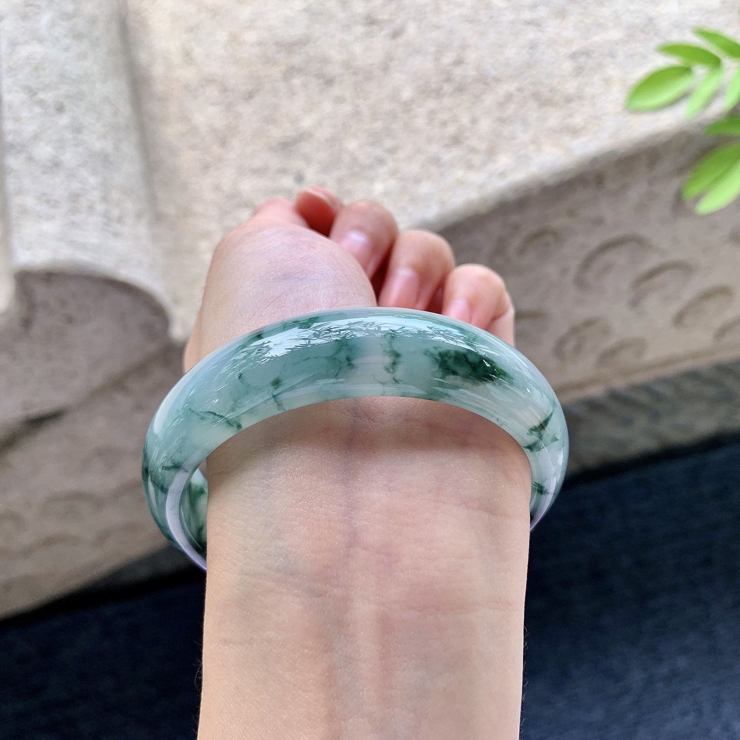 正圈58 59 圈口59/15.3/7 编码WW091404 糯冰飘花，宽版，水润，种老，细腻，打灯有纹线