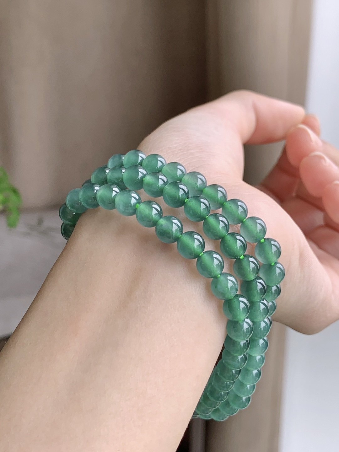 【珠子】冰晴绿珠链圆珠子珠链 【说明】 性比高 老蓝水 【尺寸】6.3mm，34cm 【重量】50.4克