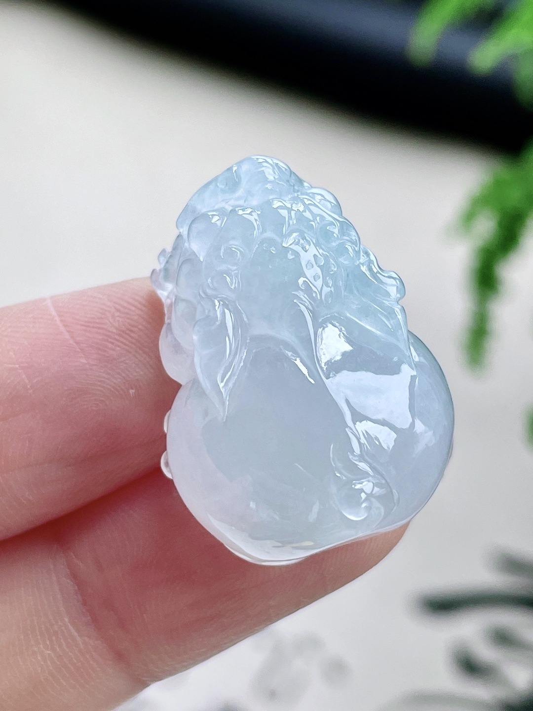 【裸石】冰晴水貔貅吊坠 【说明】缅甸 无裂 性比高 超厚 【尺寸】26-20.2-11.8 【重量】12.3克