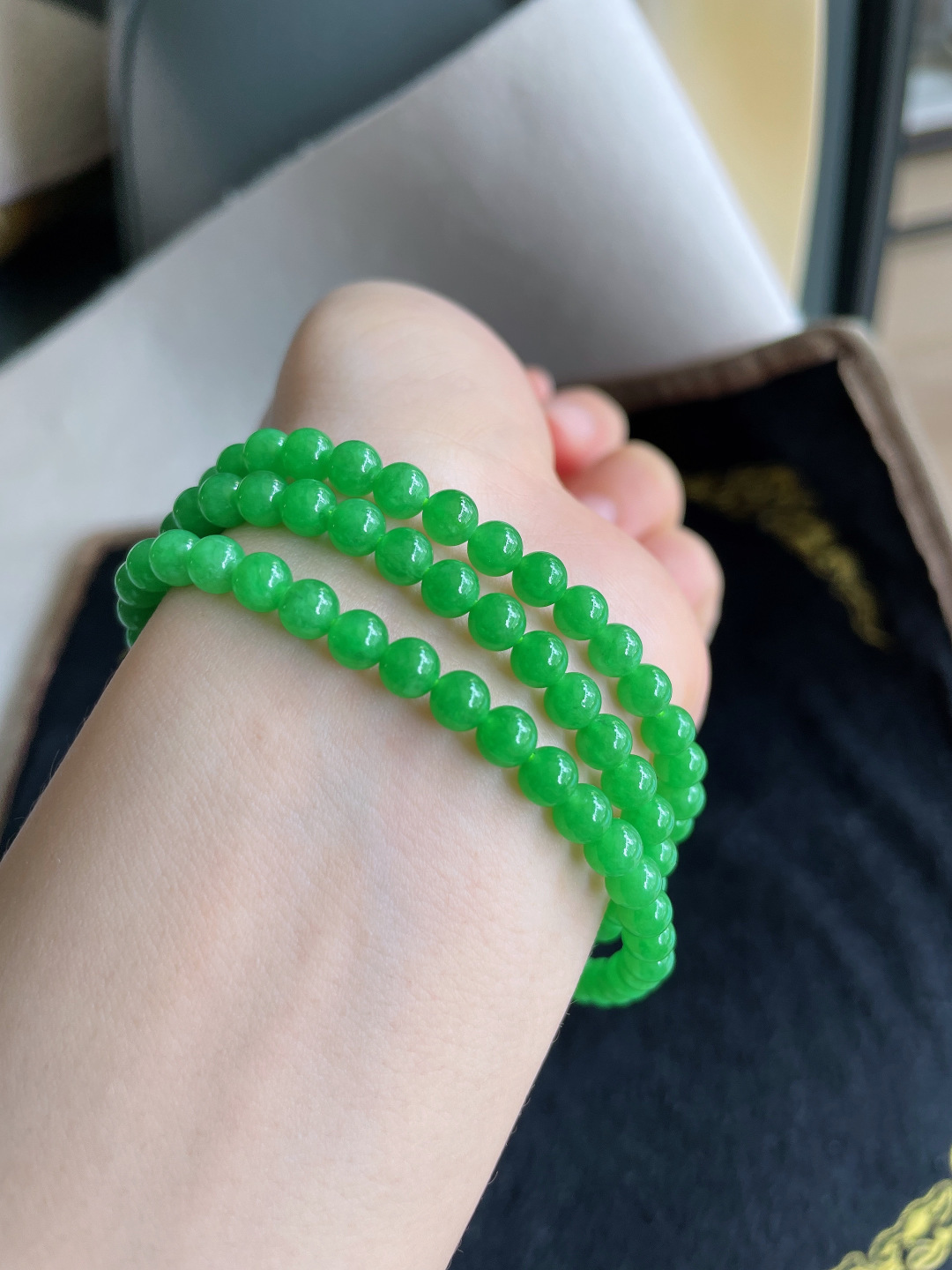 缅甸天然翡翠A货，老坑冰满绿项链，尺寸：5.2mm116颗。【编2739】