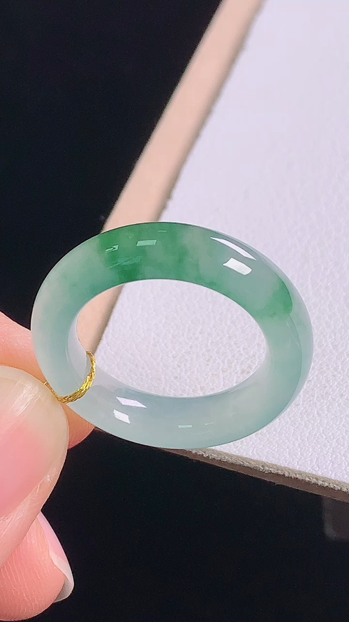 ️冰飘花指环，无裂，尺寸:圈口15/17.2-5.2-3.9mm 9