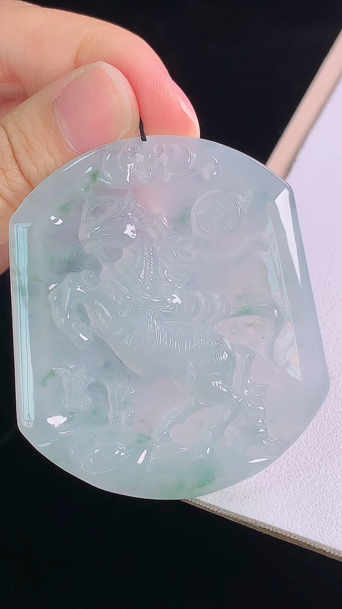 冰飘花马牌，无裂，尺寸:54.6-47.4-5.2mm 9