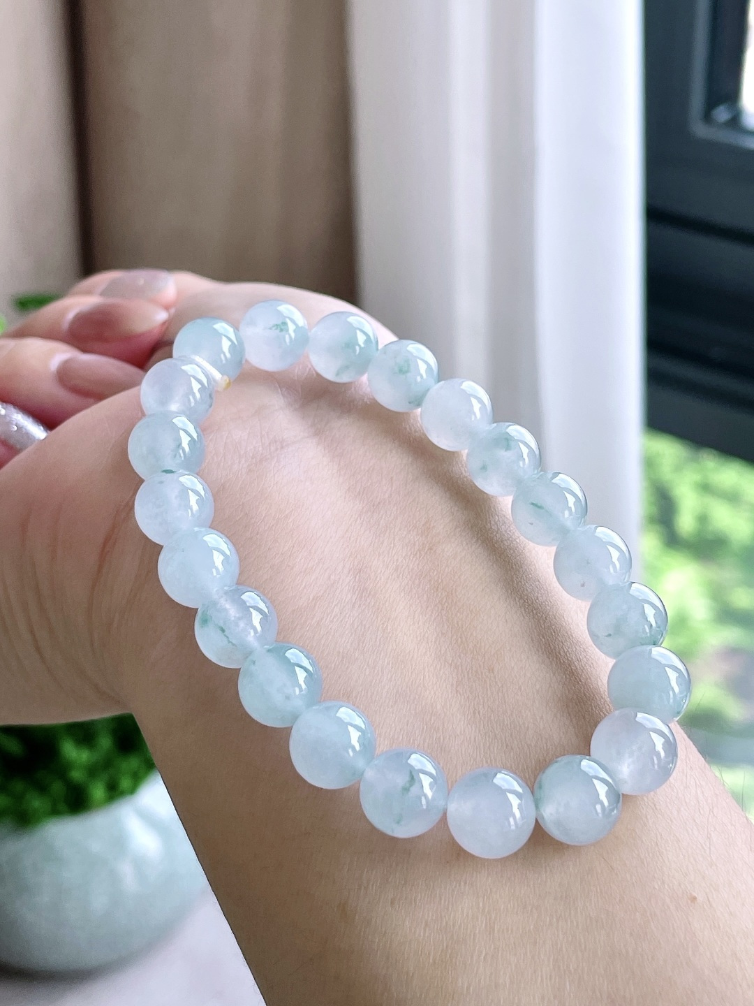 【珠子】糯冰飘花手串圆珠珠子手串 【说明】缅甸 性比高 【尺寸】8.9mm 【重量】26.8克
